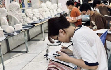 Thư giãn và học vẽ tại lớp vẽ người lớn Quận 7 dành cho mọi trình độ