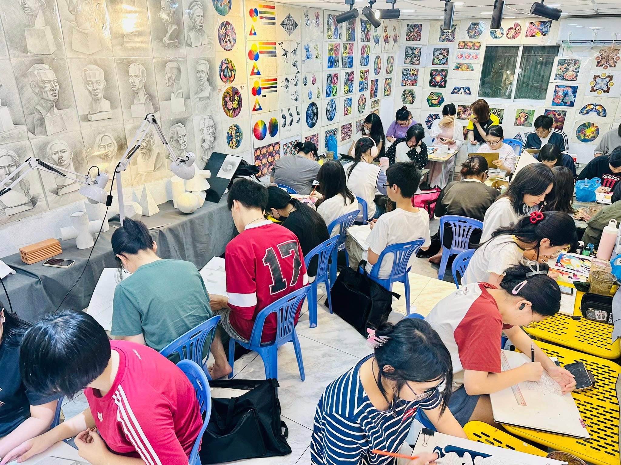 học phí lớp vẽ thiếu nhi
