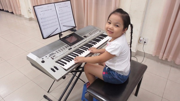 nên cho con học vẽ hay đàn