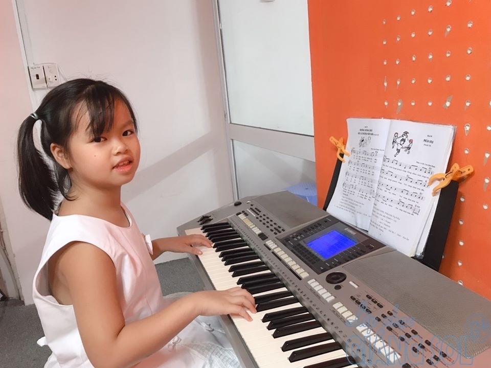 nên cho con học vẽ hay đàn